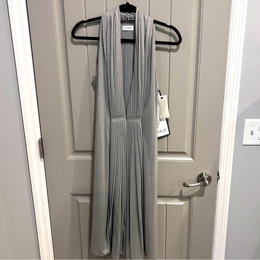 Sexy Calvin Klein derp V neck pleated front dress size 10